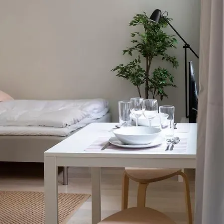 Huoneisto 2ndhomes Cozy Studio In The City Center *