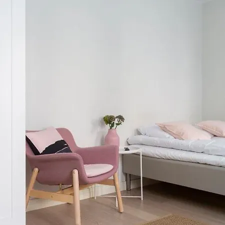 Huoneisto 2ndhomes Cozy Studio In The City Center